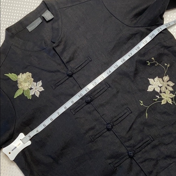 𝅺RELATIVITY black embroidered linen Asian style top - Picture 4 of 7